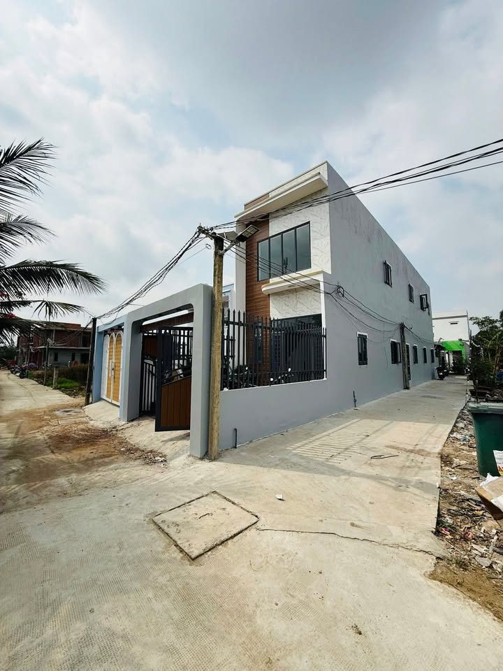 Nhà gác lửng lô góc 120m² giá 2.15 tỷ - Tiềm năng đầu tư lớn!