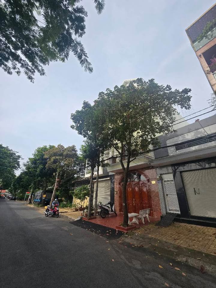 Nhà mặt tiền Phạm Hữu Lầu, KDC Phú Mỹ Q7, 93m² giá 17.3 tỷ - Đầu tư sinh lời ngay!