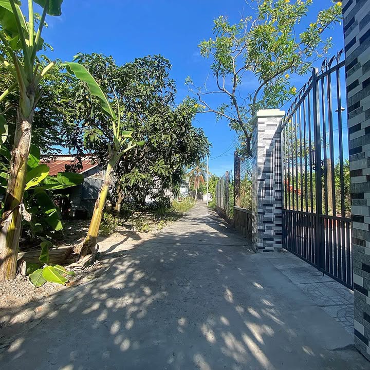 Nhà phố Bến Tre 570m² giá 2.1 tỷ - Đường xe ô tô tới tận nơi!