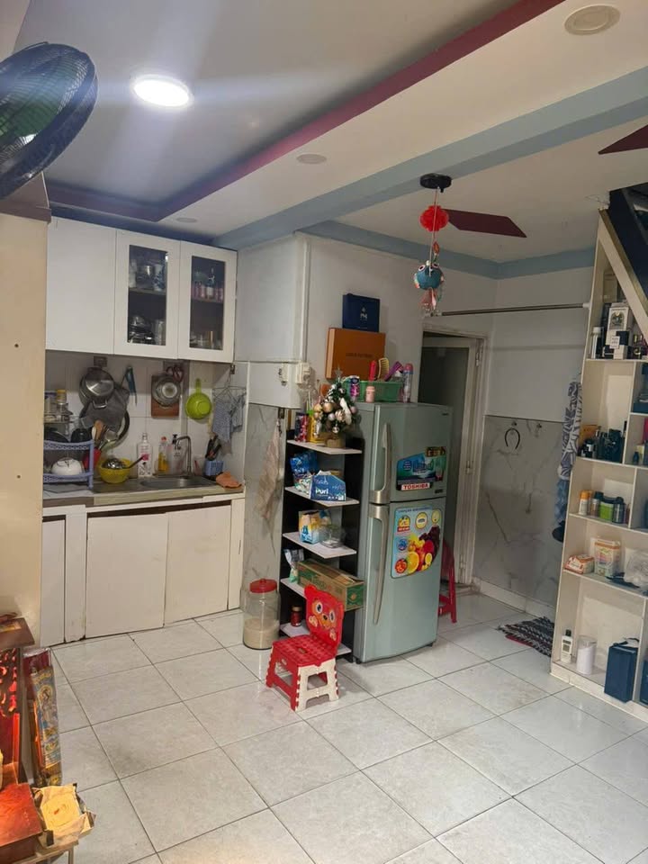 Bán nhà hẻm xe máy trên đường Ba Tháng Hai, Quận 10, 16m² - Giá thương lượng chính chủ!