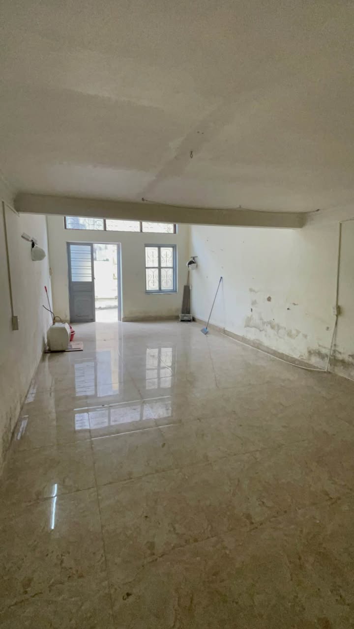 Nhà cho thuê 1,5 tầng tại ngõ 6 Cao Xanh 50m² giá 3 triệu - Ô tô đỗ cửa thoải mái!