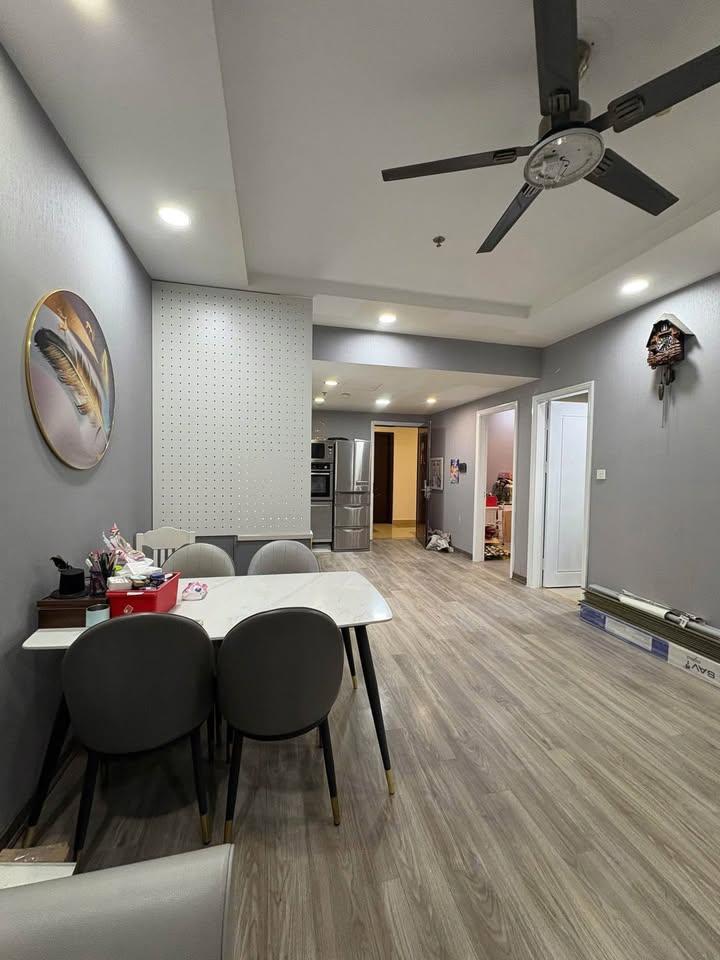 Căn hộ Times City 83m² giá 8.7 tỷ - Ban công nam mát mẻ, đầy đủ nội thất!