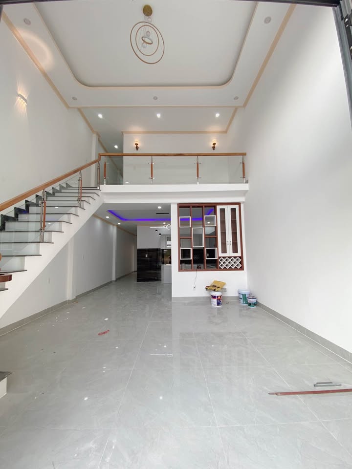 Nhà 3 phòng ngủ Ấp 4 An Viễn 110m² giá 1 tỷ - Thiết kế hiện đại sang trọng!