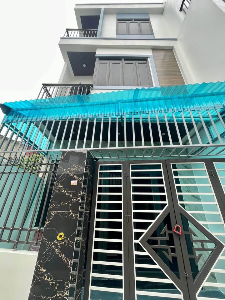 Nhà 3 tầng Đường Lưu Hữu Phước, Nam Định - Giá 2.5 tỷ, Ô tô vào tận cửa!