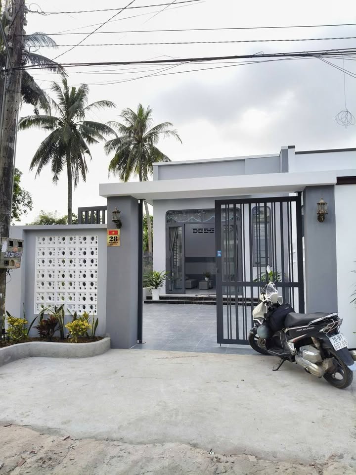 Nhà Đẹp Khu Phố Trường Lộc, Phường Long Hoa 153m² giá 1.649 tỷ - Hướng Đông Bắc, sẵn sàng vào ở ngay!