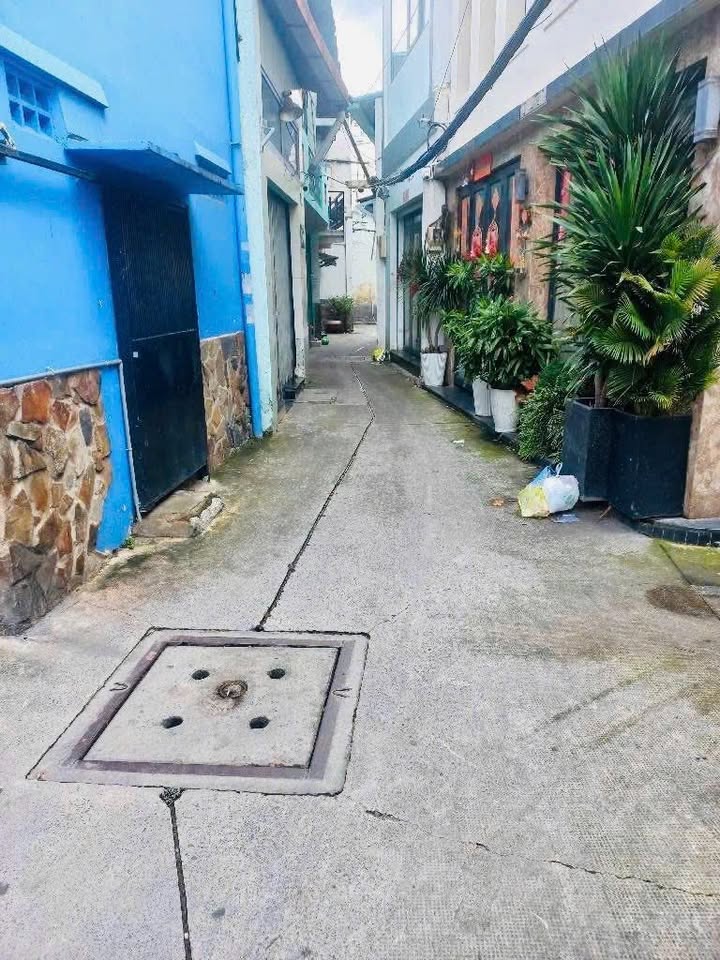 Nhà bán Hẻm 3 Gác Nguyễn Văn Đừng Quận 5 66m² giá 6 tỷ - Chính chủ, sân rộng