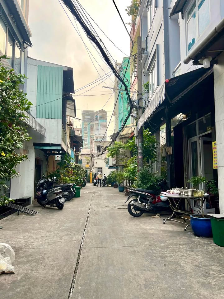 Nhà cấp 4 hẻm 4m Lạc Long Quân Quận 11 56m² giá 7.3 tỷ - Tiện xây mới ngay!