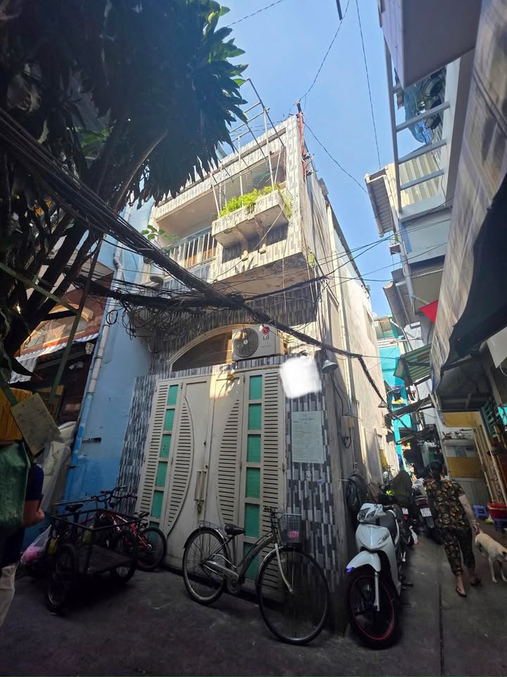 Căn hộ 3 tầng 28m² hẻm 391 Trần Hưng Đạo, Quận 1 - Sổ hồng chính chủ, giá tốt!