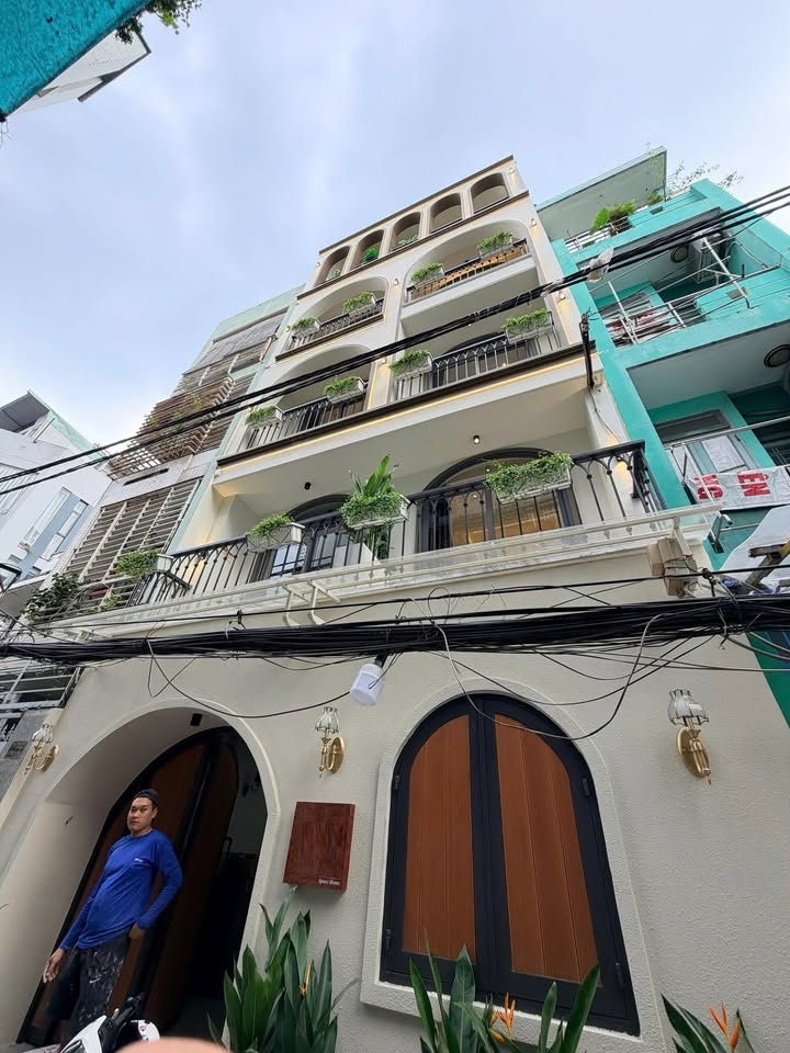 Nhà hẻm xe hơi Cách Mạng Tháng Tám, Quận 10, 50m² giá 19 tỷ - Đầu tư sinh lời hấp dẫn!