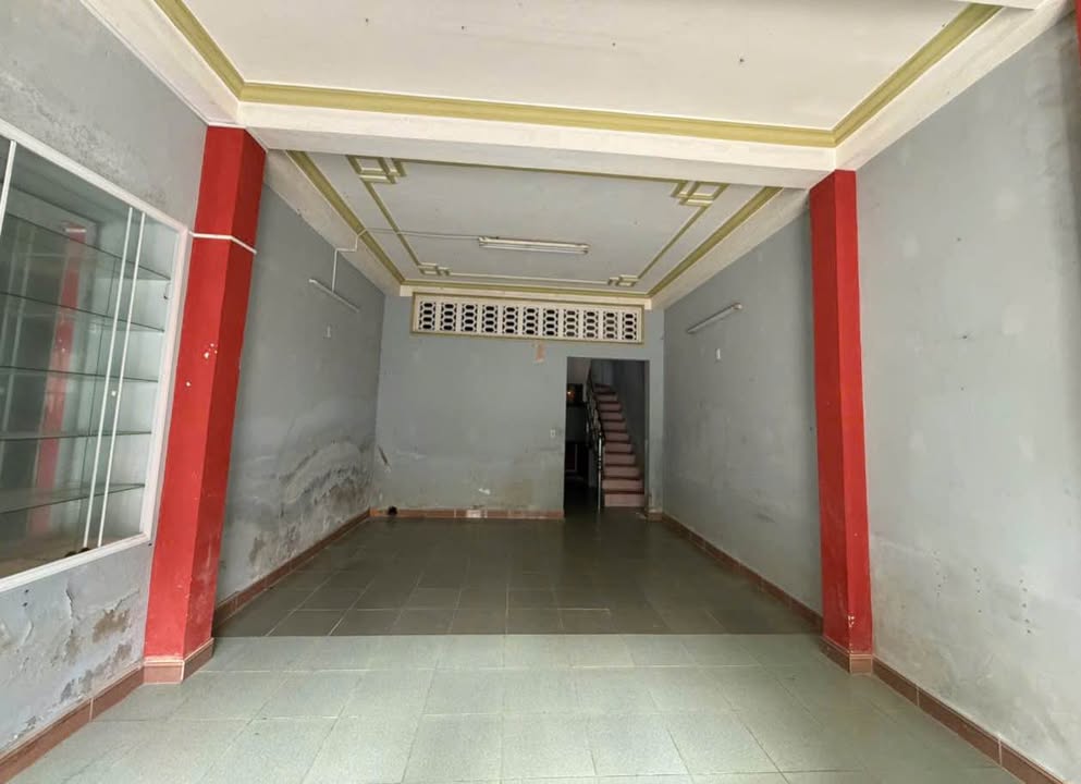 Bán nhà mặt tiền Hoàng Diệu 63m² giá 3.5 tỷ - Vị trí đắc địa gần chợ Tây Lộc!