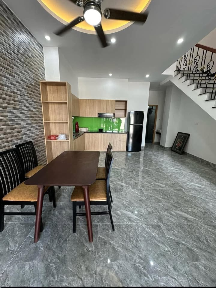 Nhà 2.5 tầng đường Liêm Lạc, Hòa Xuân 100m² giá 5.8 tỷ - Đầy đủ nội thất, sẵn sàng vào ở!