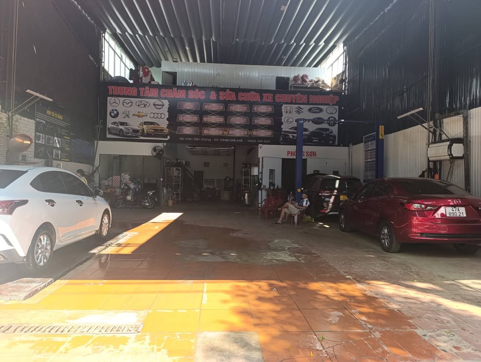 Garage chăm sóc ô tô mặt tiền Khu Metro, Buôn Ma Thuột 320m² - Lượng khách ổn định!