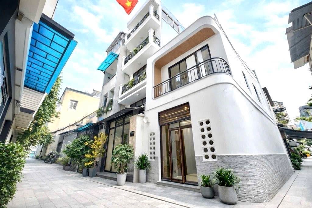 Nhà góc Điện Biên Phủ 32m² giá 5 tỷ - Vị trí đắc địa gần Landmark 81!