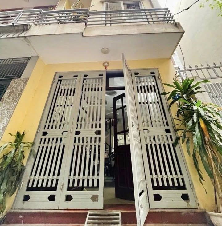 Nhà phố Liên Mạc Bắc Từ Liêm 33m² giá 3x tỷ - Sổ đỏ chính chủ, ô tô để miễn phí!