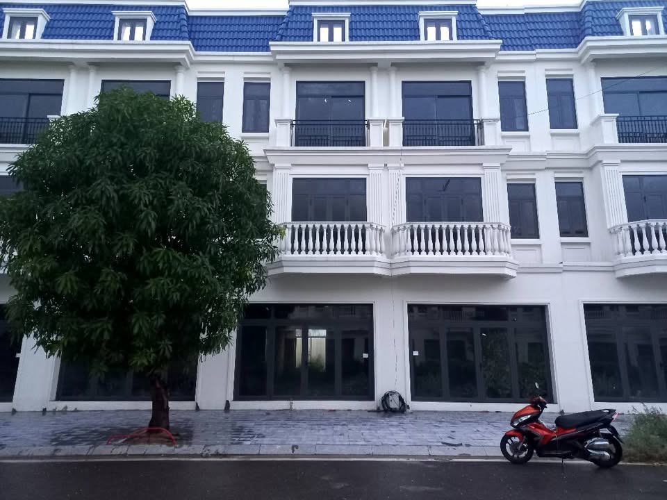 Nhà liền kề khu đô thị dọc bên - 90m² giá 3.4 tỷ - Sổ hồng lâu dài