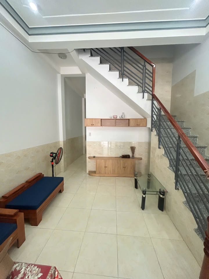 Nhà nguyên căn cho thuê đường Hòn Xện, Nha Trang 184m² - Full nội thất, giá chỉ 10 triệu!