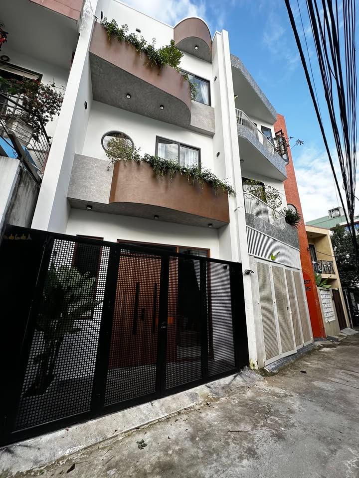 Nhà 3 tầng Điện Biên Phủ 152m² giá 5 tỷ - Phong cách Modern Luxury gần sân bay!