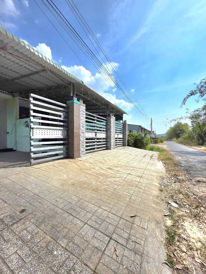 Nhà riêng Hòa Thành 114m² giá 820 triệu - Sẵn sàng vào ở ngay!