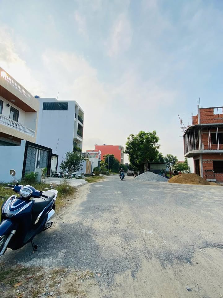 Đất KDC 135 Bến Lức 165m² giá 3,5 tỷ - Sổ hồng chính chủ