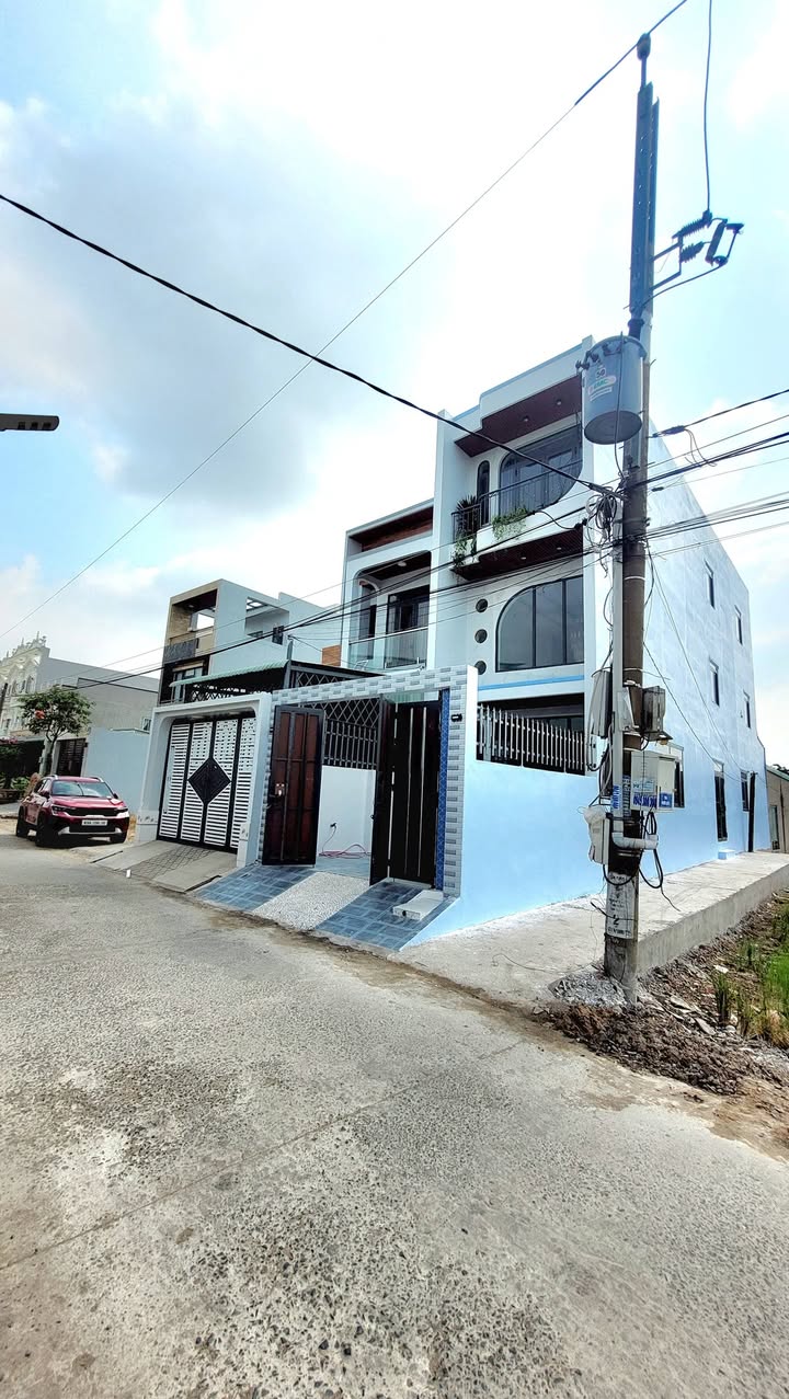 Nhà 1 trệt 2 lầu mặt tiền Đan Liên, Bến Lức 104m² giá 3.55 tỷ - Full nội thất, vị trí đắc địa!