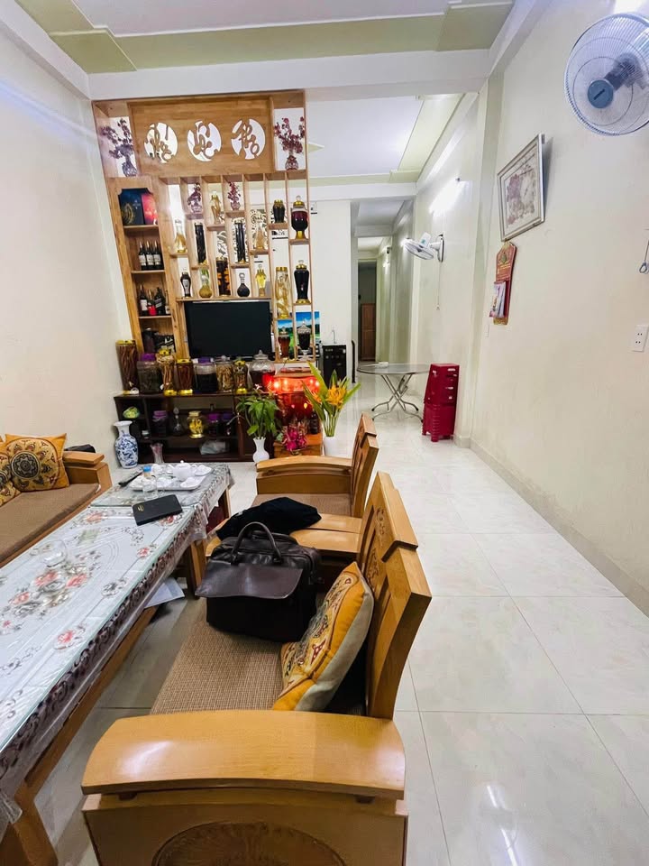 Nhà hẻm Bà Triệu, Quảng Ngãi 92m² giá 2.1 tỷ - Vị trí trung tâm tiện lợi!