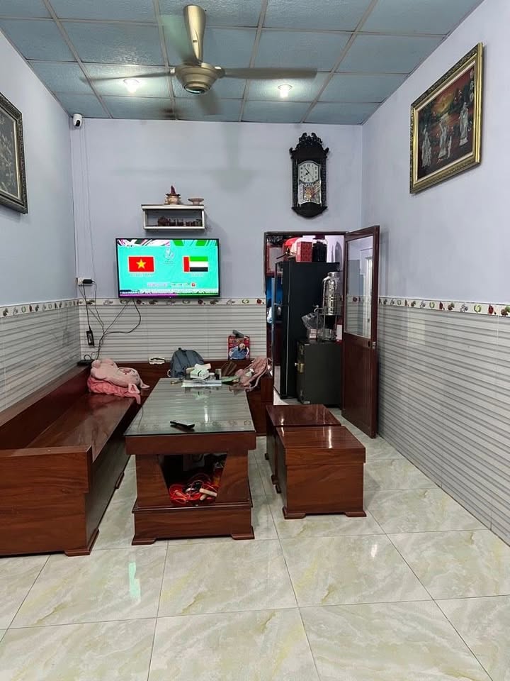 Nhà 2 tầng Phước Long B, Quận 9, 52m² giá 3 tỷ - Sổ hồng riêng, gần trường học!