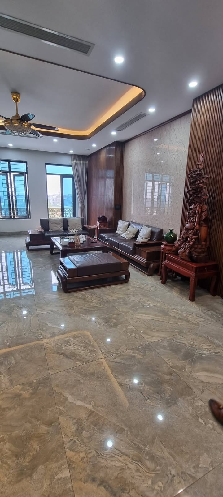 Nhà 4 tầng Phường Phượng Mao 114m² giá chỉ 10 tỷ - Nội thất sang trọng, thang máy hiện đại!