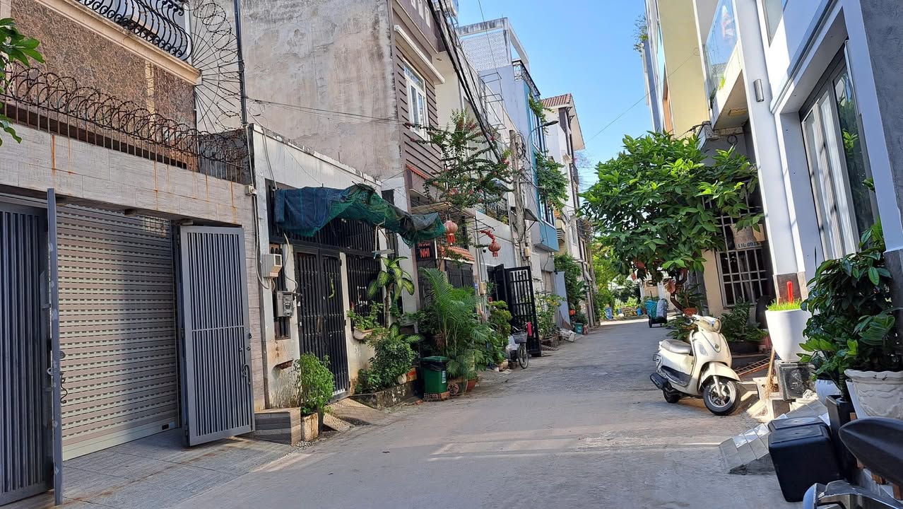 Nhà 3 tầng Phường Phú Hữu 64m² giá thỏa thuận - Thiết kế hiện đại, gần Q.2