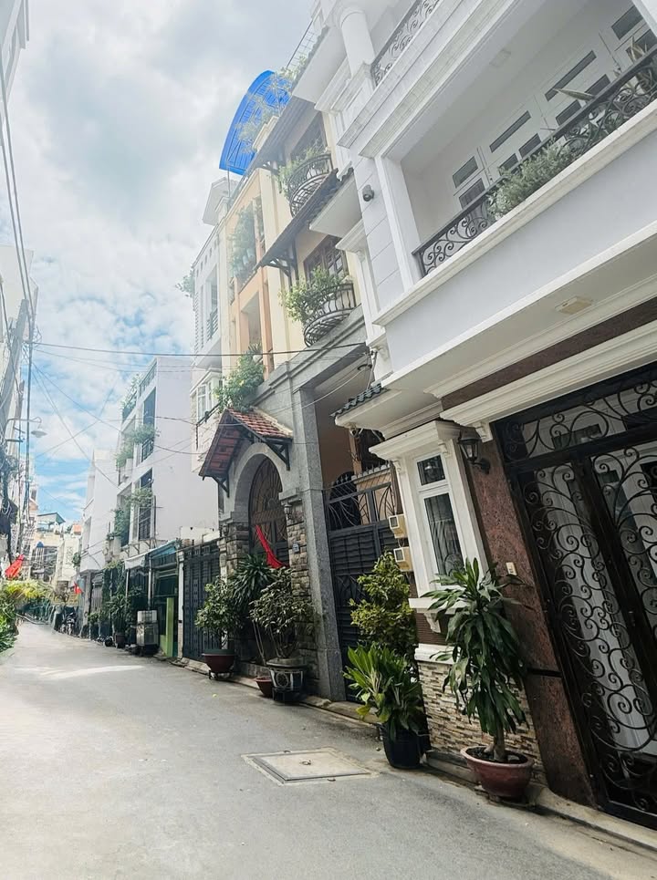 Nhà phố Tân Bình 60m² giá 9 tỷ - Hẻm xe hơi thông thoáng, sẵn sàng ở ngay!