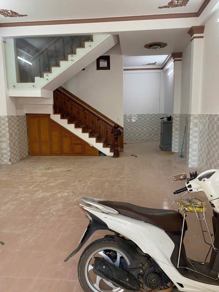 Nhà mặt tiền Y Bih Aleo, Buôn Ma Thuột 96m² giá 14.999 tỷ - Vị trí kinh doanh đắc địa!