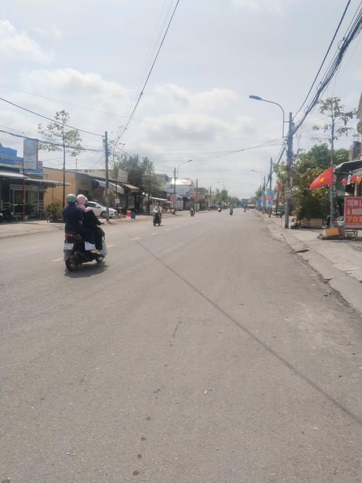 Đất nền đường Nguyễn Trung Trực, Cà Mau 800m² - Kinh doanh tốt, đông dân cư!