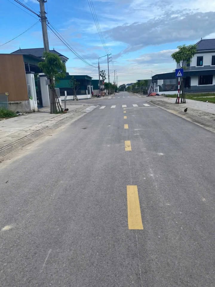 Đất nền Thạch Hà 100m² - Đường rộng 12m, gần chợ và trường học!