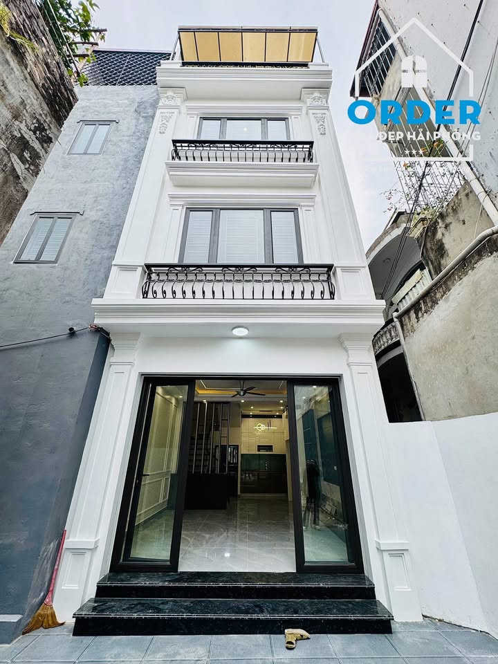 Nhà 4 tầng Ngõ Đình Đông - 42m² giá 3.55 tỷ - Sổ đỏ chính chủ, vị trí đẹp!