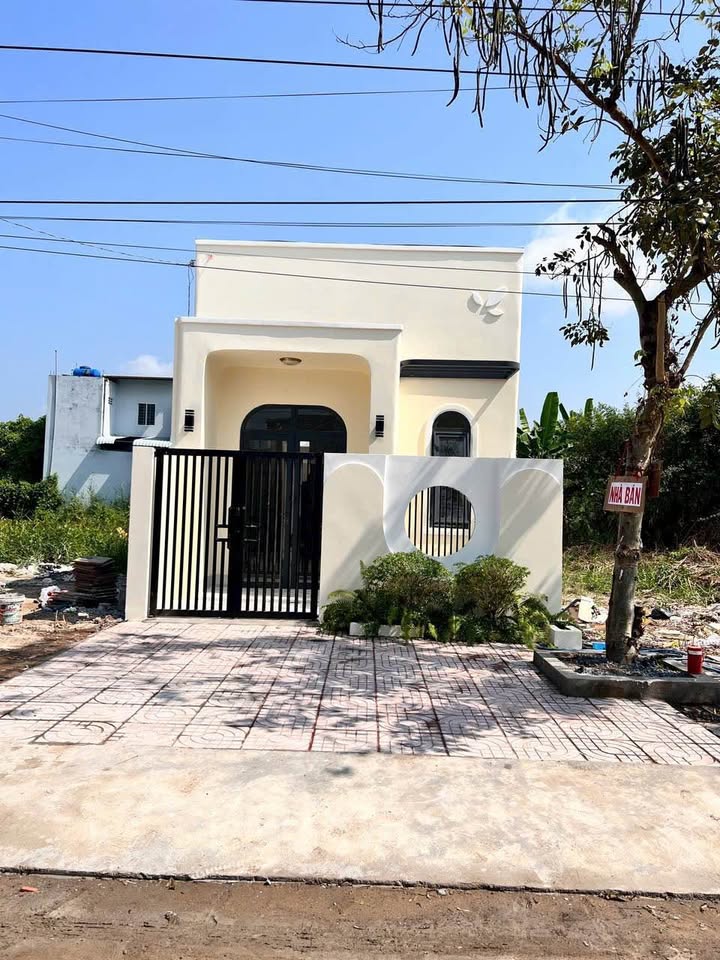 Nhà cấp 4 hiện đại KDC Đông Phú Cần Thơ 100m² giá 1.79 tỷ - Sổ hồng thổ cư!