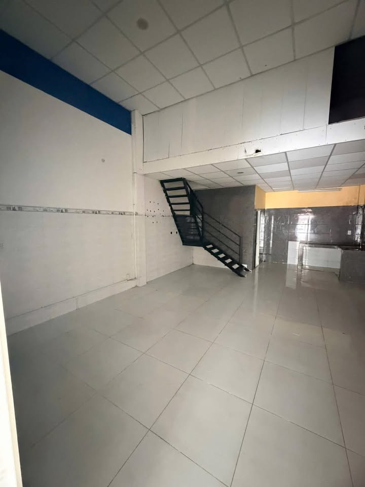 Shopfront cho thuê Đường Cách Mạng Tháng Tám, Thủ Dầu Một 100m² - Khu vực sầm uất, tiện kinh doanh