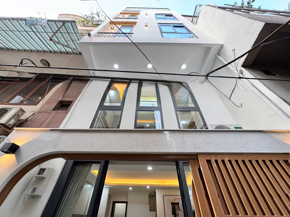 Nhà 5 Tầng Trần Quang Diệu, Q3 22.5m² giá 5.5 tỷ - Nhà mới hoàn công, nội thất hiện đại!