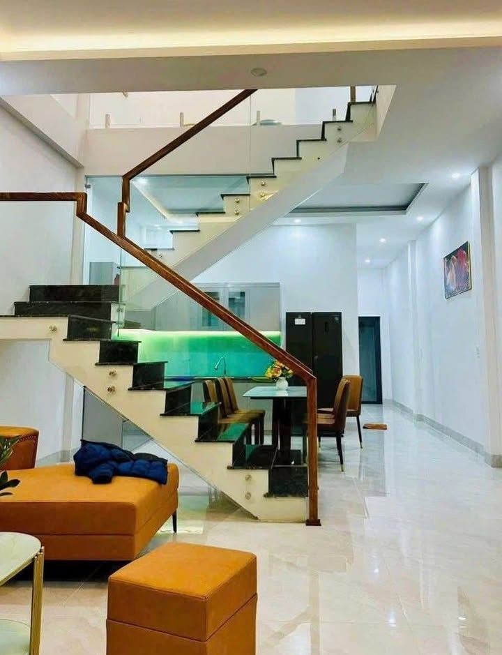 Nhà 2 mê hẻm Hà Huy Tập Quảng Ngãi 100m² giá 2 tỷ - Sẵn sàng ở ngay!