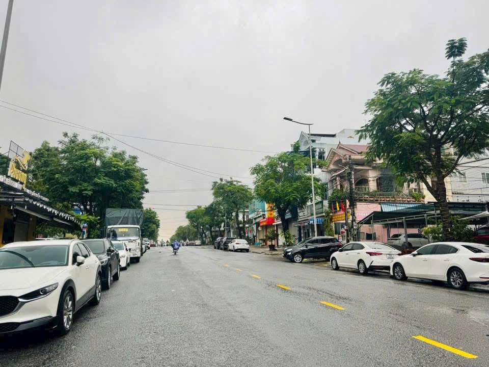 Nhà mặt tiền Đào Tấn, Huế 150m² giá 12 tỷ - Kinh doanh sầm uất!