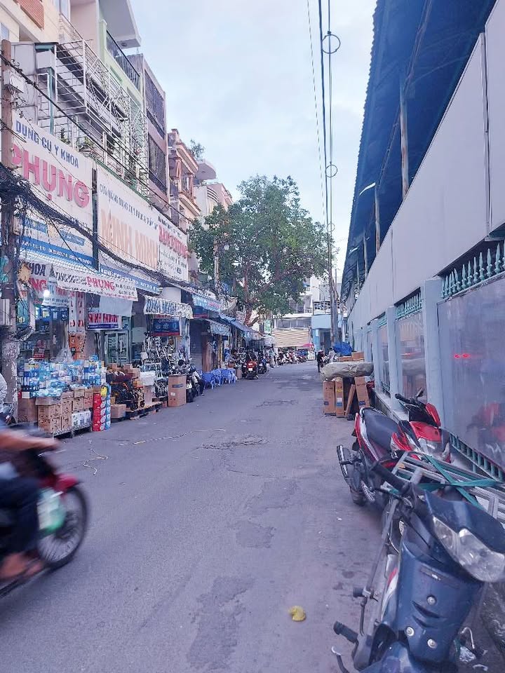 Nhà mặt tiền kinh doanh Chợ Thuốc Nguyễn Giản Thanh Quận 10 50m² giá nhỉnh 1 tỷ - Đầu tư sinh lời vượt trội!