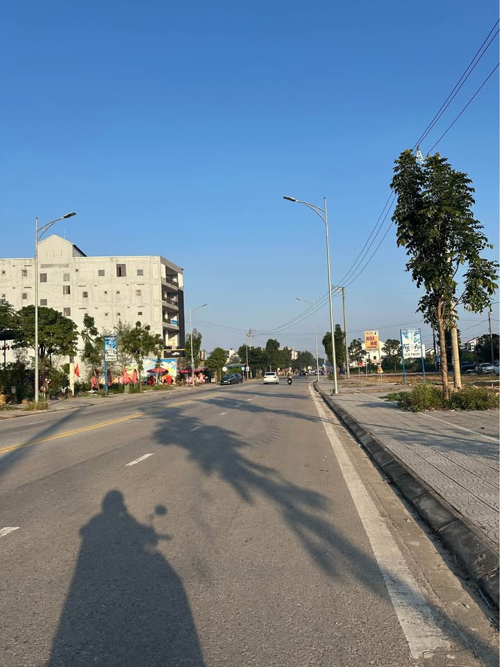 Bán gấp FrontHouse mặt tiền Đồng Khởi 5200m² giá 12.5 tỷ - Cơ hội đầu tư hấp dẫn!