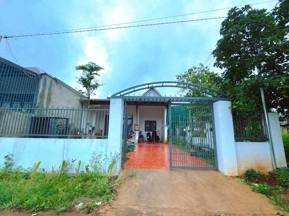 Nhà hẻm Y Wang, Phường Ea Tam, 220m² giá 2.88 tỷ - Thiết kế hiện đại, sân vườn xanh mát!