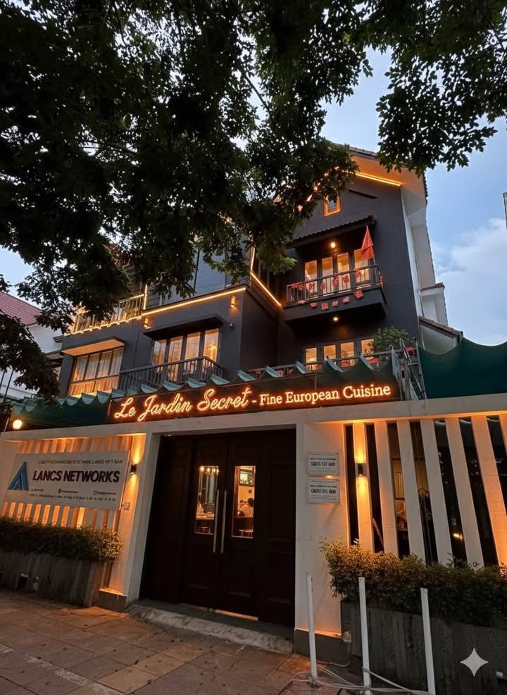 Cho thuê mặt phố Giao Lưu 200m² giá 82 triệu - Mặt tiền 12m đắc địa!