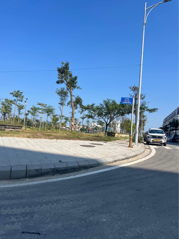 FrontHouse Dương Khuê, Huế 101m² giá 3 tỷ - Mặt tiền rộng, sổ riêng!