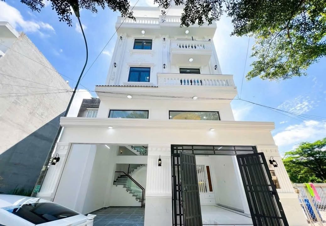 Nhà 5 tầng hẻm xe hơi Lê Văn Lương, quận 7, giá 8 tỷ - Đối diện công viên thoáng mát!