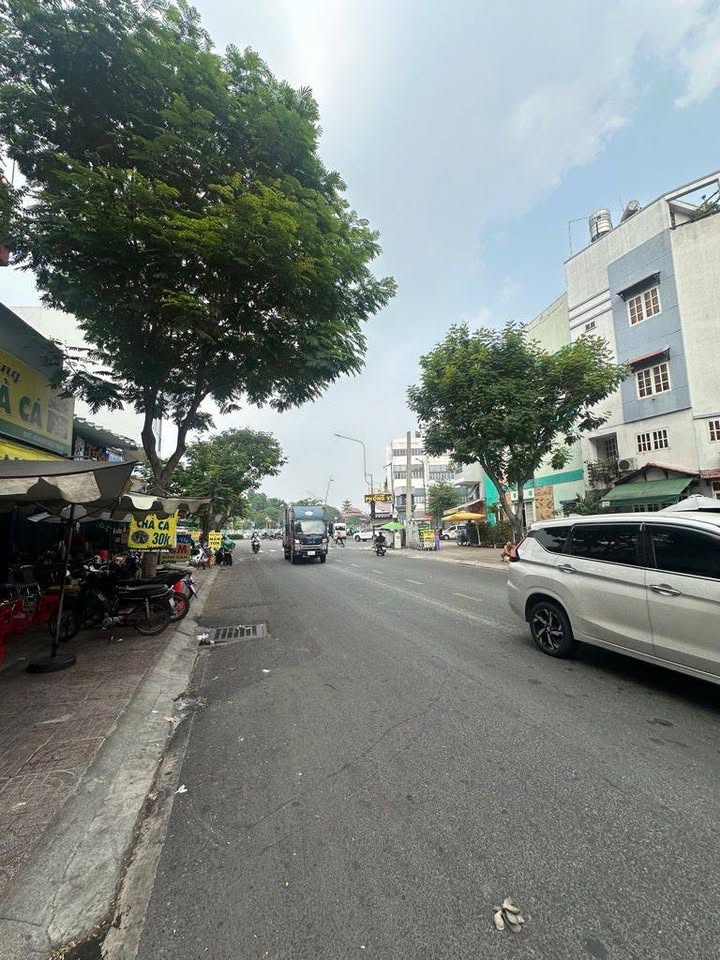 FrontHouse Rạch Bùng Binh Quận 3 24.6m² giá 14 tỷ - Kinh doanh sầm uất!