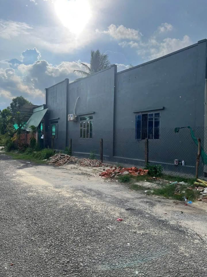 Nhà phố Lương Sơn, Ninh Sơn 197m² giá 1.7 tỷ - Gần sân bóng Ninh Lộc!