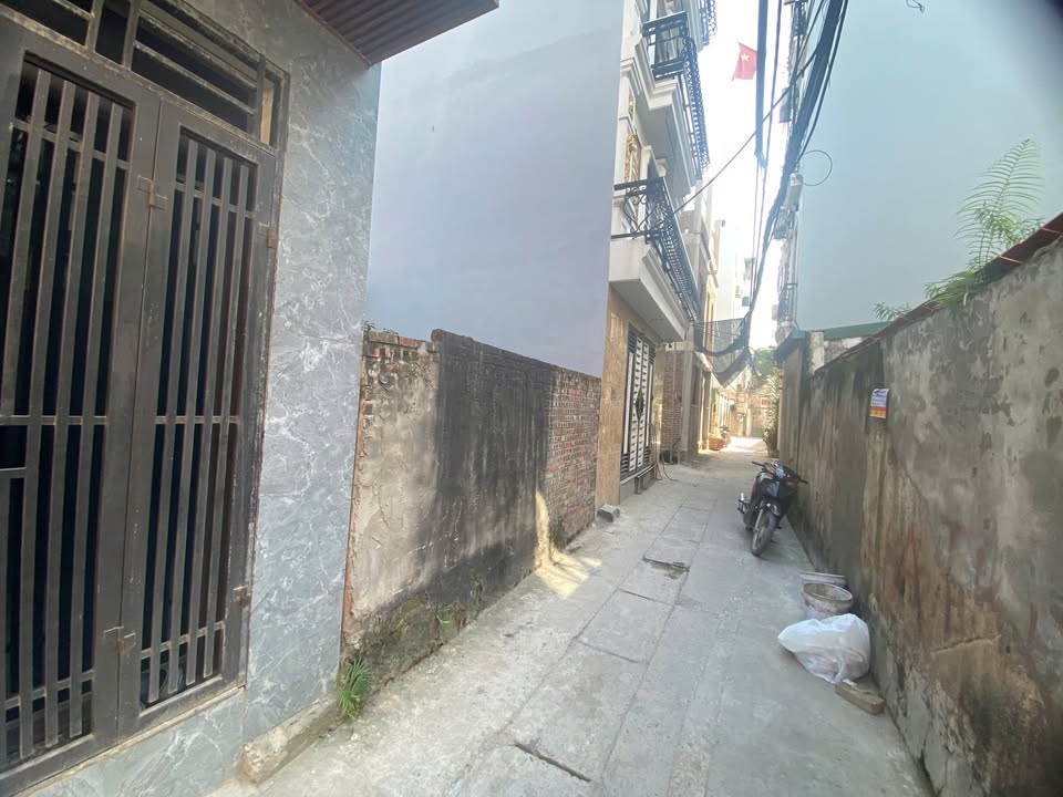 Đất Quang Lãm 40m² giá 6.65 tỷ - Hai mặt thoáng, tiện ích đầy đủ!