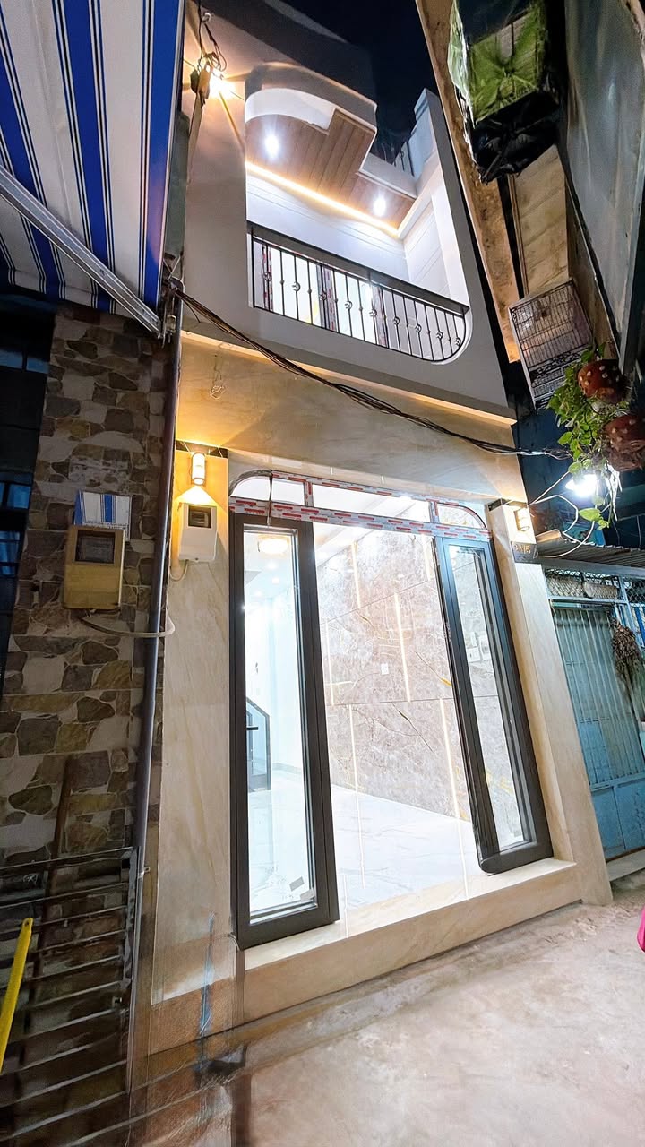 Nhà 3 tầng mới 100% tại Xóm Chiếu, Quận 4 - Giá 5.2 tỷ - Gần chợ, thuận tiện mọi bề