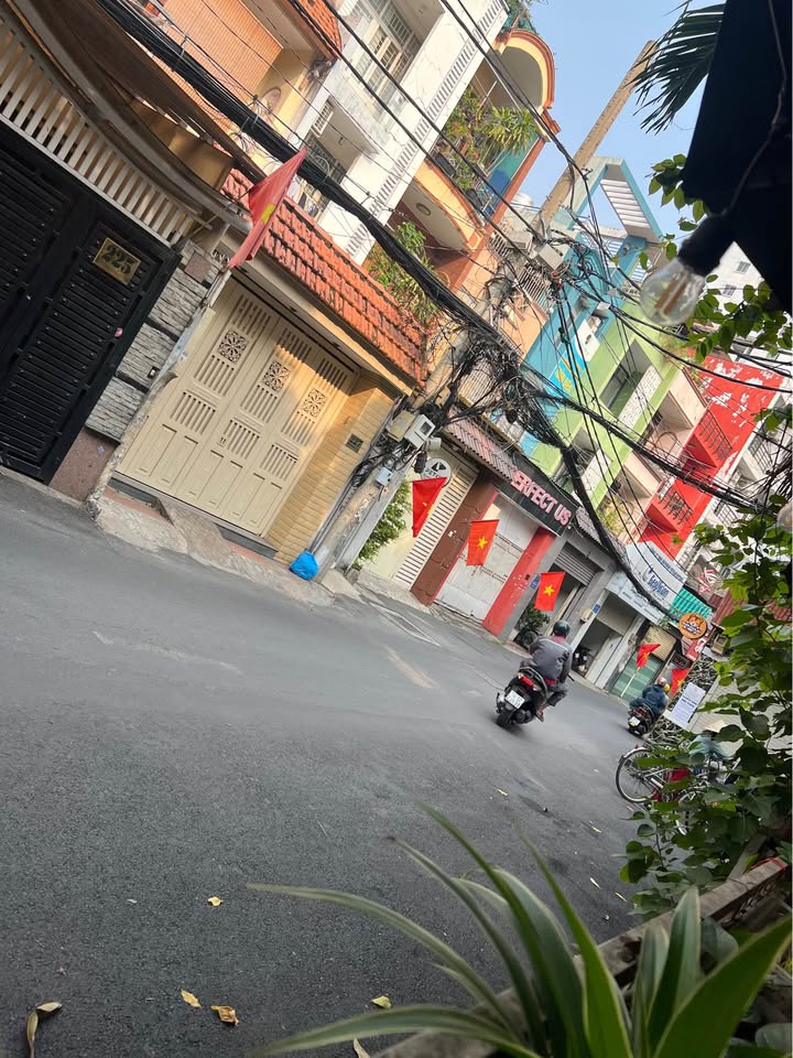 Biệt thự Đinh Bộ Lĩnh, Bình Thạnh 190m² giá 25.84 tỷ - Đường nhựa 7m, sẵn sàng vào ở!