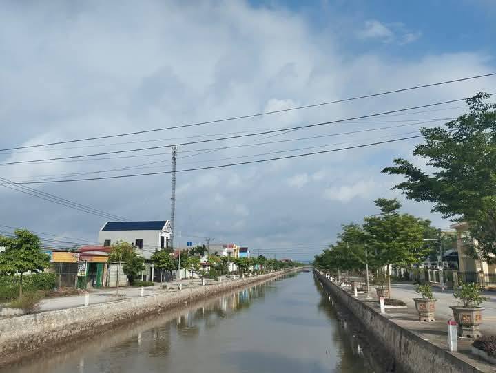 Lô đất mặt kênh Kim Trung 389m² giá thương lượng - Cơ hội đầu tư tuyệt vời!